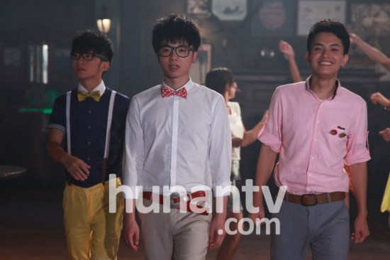 2013快男十強(qiáng)拍攝MV 賈盛強(qiáng)華晨宇裝驚訝賣萌