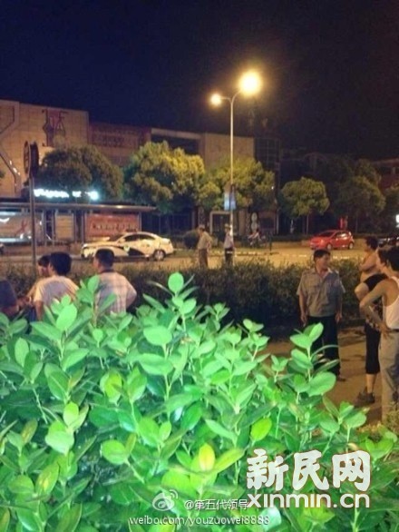 金山今晨發(fā)生劫持人質(zhì)事件 嫌疑人已被警方抓獲