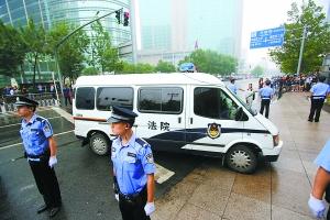 李某某庭上否認發(fā)生性關系 5名嫌疑人均不認罪