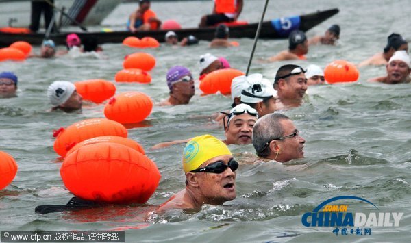 浙江蘭溪：15名環(huán)保局長率千人渡江以證水質(zhì)