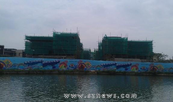 城市會客廳還是私人豪宅?歡樂海岸驚現(xiàn)別墅群(圖)
