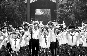 新學(xué)期開學(xué)遇教師節(jié) 家長焦頭爛額表示壓力山大