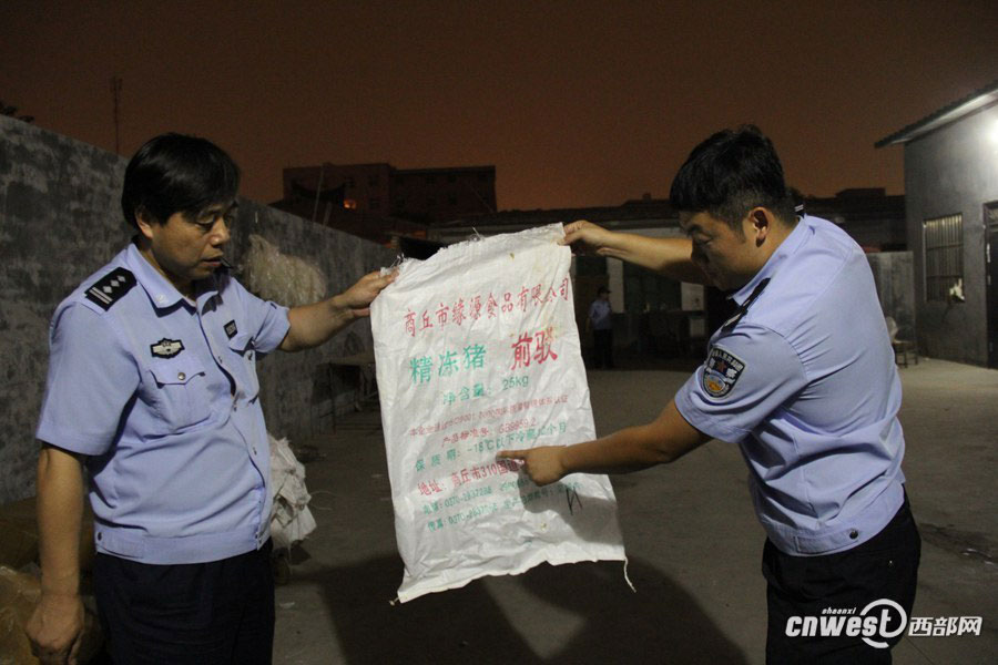 西安警方截獲17噸假牛肉 加工窩點(diǎn)現(xiàn)場令人作嘔
