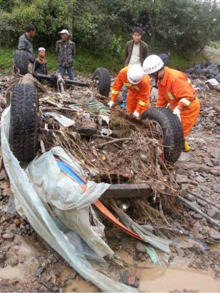 甘肅岷縣:突遭冰雹暴雨災(zāi)害已致7人遇難1人失蹤