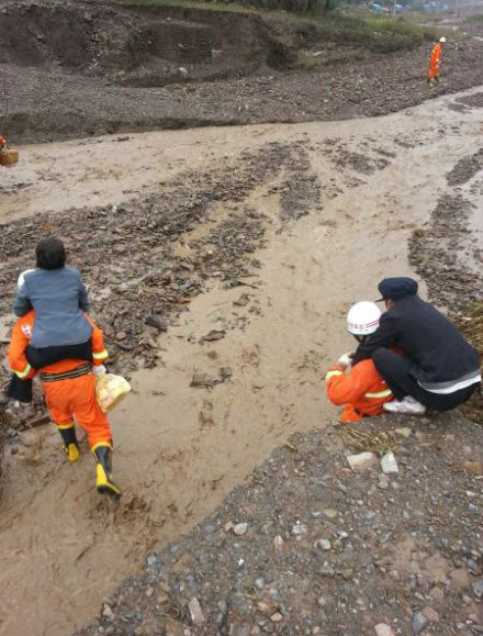 甘肅岷縣:突遭冰雹暴雨災害已致7人遇難1人失蹤