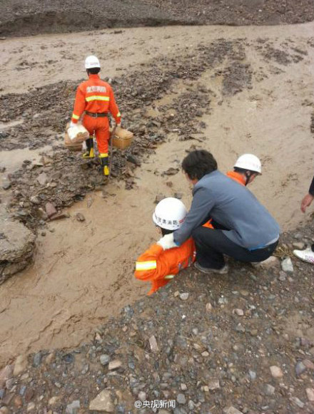 甘肅岷縣:突遭冰雹暴雨災(zāi)害已致7人遇難1人失蹤