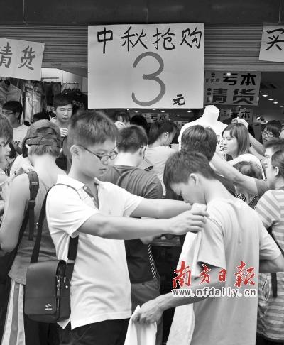 新旅游法將實(shí)施 游客擔(dān)心漲價(jià)國(guó)慶前出行
