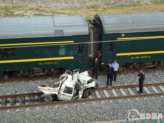 青藏鐵路發(fā)生火車與汽車相撞事故 3人死亡