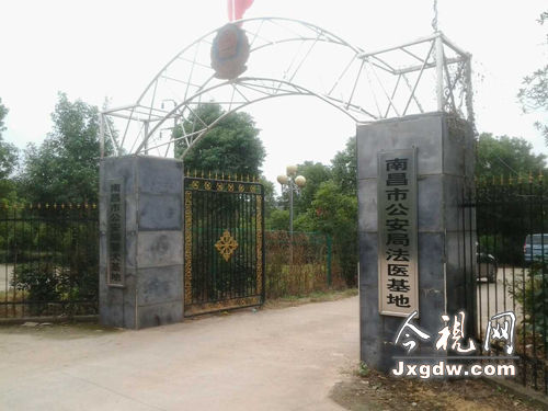警方對(duì)被洗衣機(jī)絞死兩姐妹尸檢