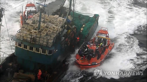 韓海警攔截兩艘中國(guó)漁船 發(fā)生沖突雙方人員受傷
