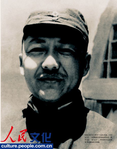 高清：《習(xí)仲勛畫(huà)冊(cè)》出版 珍貴照片首度公開(kāi)