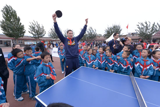 金州勇士隊(duì)隨“NBA關(guān)懷行動(dòng)”走進(jìn)北京臺(tái)京學(xué)校