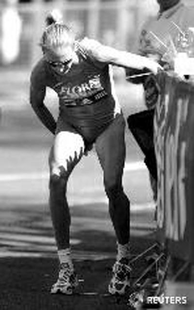 北京馬拉松選手“尿紅墻” 專家稱專業(yè)運(yùn)動(dòng)員尿褲子