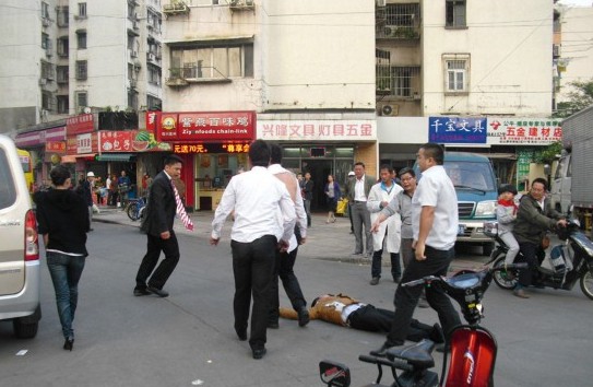 上海中介爭搶房源互毆 打斗持續(xù)十來分鐘