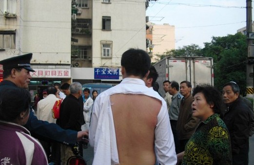 上海中介爭(zhēng)搶房源互毆 打斗持續(xù)十來分鐘