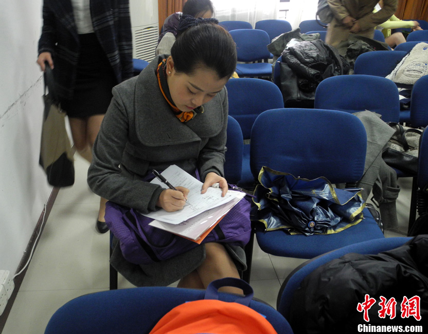 南航貴州“招乘” “90后”帥哥美女應(yīng)聘場面火爆