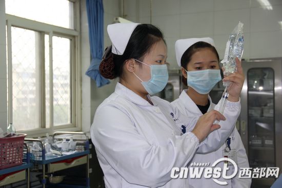 陜西漢中90后護(hù)士奪刀救患者 被贊正能量