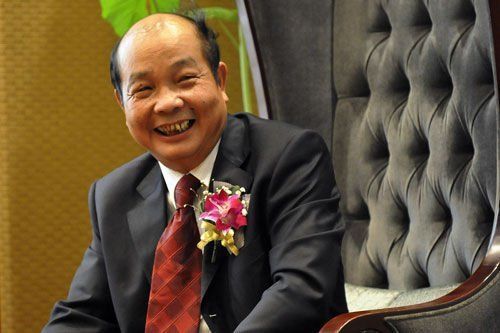 深圳落馬副市長(zhǎng)在母親靈柩前下跪：來(lái)世再報(bào)