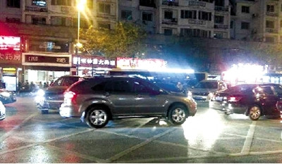 記者體驗(yàn)120出診：車多時(shí)無人避讓 出入醫(yī)院被堵