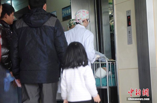 重慶被摔男嬰術(shù)后仍昏迷 打人女孩家屬從未看望