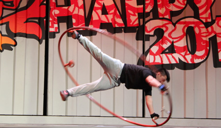 網(wǎng)聚正能量 青春中國夢——2014年網(wǎng)絡春晚彰顯網(wǎng)絡性、新奇性、互動性