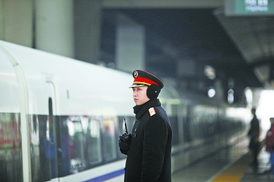 接車員：每天工作量相當(dāng)于爬趟山