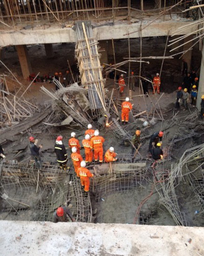 昆明跑馬山殯儀館一在建工地發(fā)生垮塌 致1人死亡10人受傷（組圖）