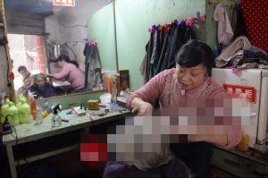 女子開理發(fā)店17年僅漲價2次 單價3元每次漲5毛