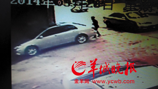 東莞一名男子取錢后被歹徒尾隨 三分鐘被盜12萬(wàn)元(圖)