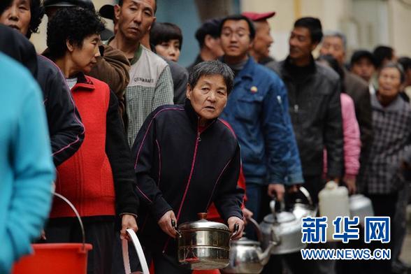 超標(biāo)前水質(zhì)如何 油污從何而來　飲水如何保安全——解讀蘭州自來水苯超標(biāo)事件三大焦點(diǎn)