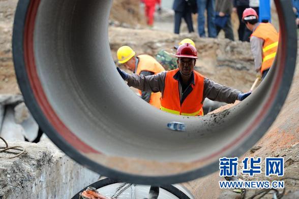 超標(biāo)前水質(zhì)如何 油污從何而來(lái)　飲水如何保安全——解讀蘭州自來(lái)水苯超標(biāo)事件三大焦點(diǎn)