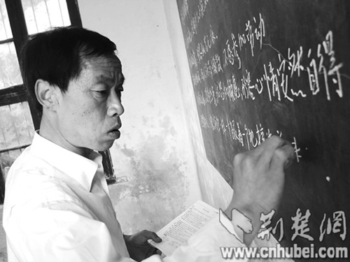 山村教師堅(jiān)守24年 不讓一個孩子輟學(xué)