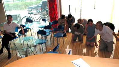 快交房才知不是學(xué)區(qū)房 寧波業(yè)主集體下跪開發(fā)商