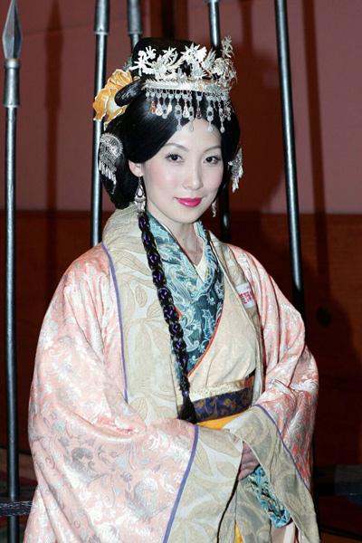 揭嫁得好的二三線女星 “可云”家別墅帶瀑布