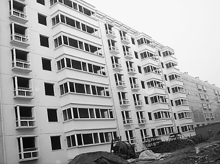 河南貧困縣審計(jì)局豪華辦公樓人均百平方米