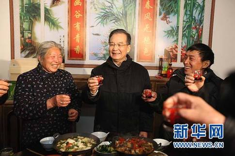 溫家寶在大別山革命老區(qū)與干部群眾共度春節(jié)紀(jì)實(shí)