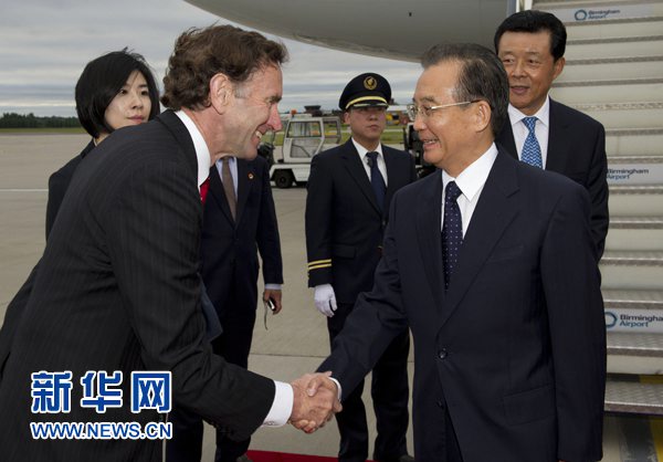溫家寶抵達(dá)伯明翰對(duì)英國(guó)進(jìn)行正式訪問