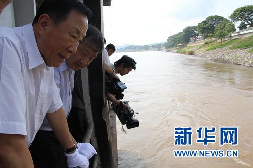 中國公安代表團查看湄公河襲擊事件案發(fā)現(xiàn)場