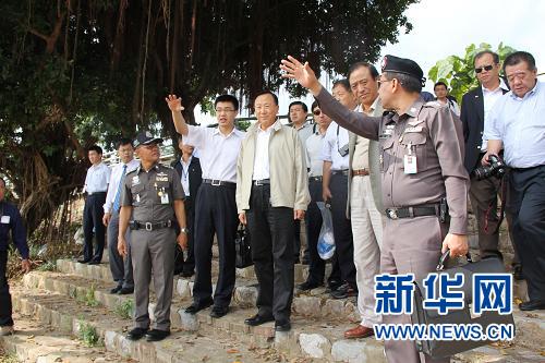 中國公安代表團(tuán)查看湄公河襲擊事件案發(fā)現(xiàn)場