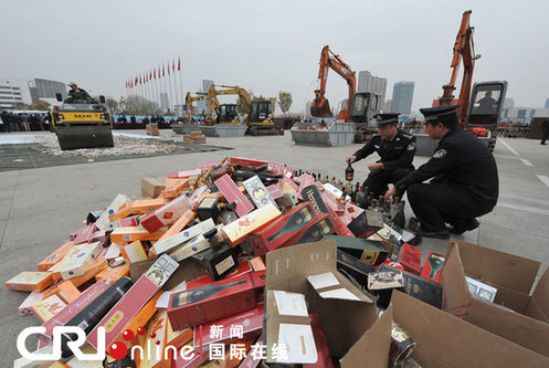 中國(guó)180余城市同步集中銷毀假冒偽劣商品(組圖)