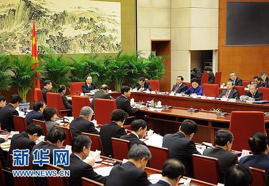 溫家寶主持召開國務(wù)院第六次全體會議
