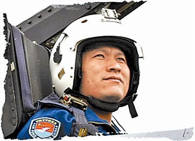 解放軍空軍對抗演習(xí)：戰(zhàn)機用眼鏡蛇機動甩掉對手