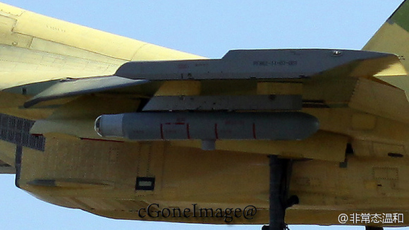 殲-31隱身戰(zhàn)機成功首飛 殲-11B空中伴飛
