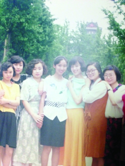 大學(xué)舍友眼中的華春瑩：當(dāng)時(shí)大家都喊她“迎春花”