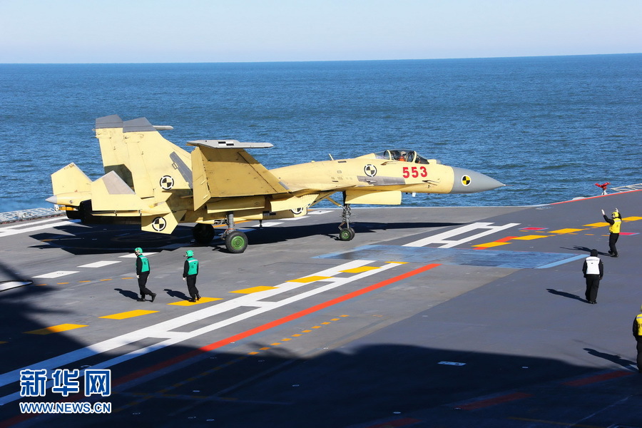 高清：我航空母艦順利進(jìn)行殲—15飛機(jī)起降飛行訓(xùn)練