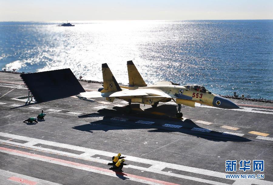 殲-15戰(zhàn)機揭開神秘面紗：兇猛強悍的空中“飛鯊”