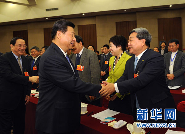 習(xí)近平看望出席全國(guó)政協(xié)十二屆一次會(huì)議科協(xié)、科技界委員并參加聯(lián)組討論