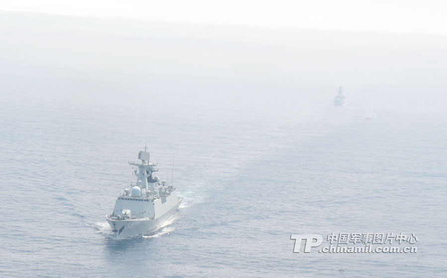 中俄聯(lián)合軍演 我軍直-9與俄巡洋艦并肩反潛