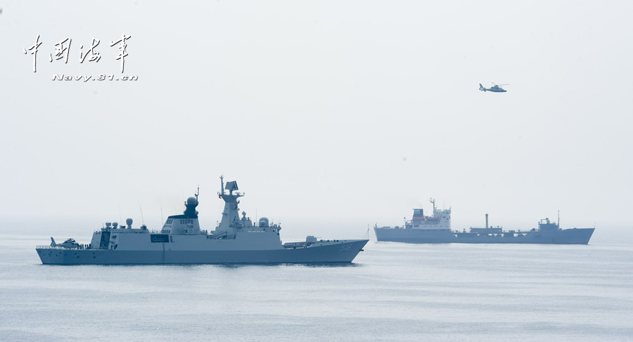 中俄聯(lián)合軍演 我軍直-9與俄巡洋艦并肩反潛