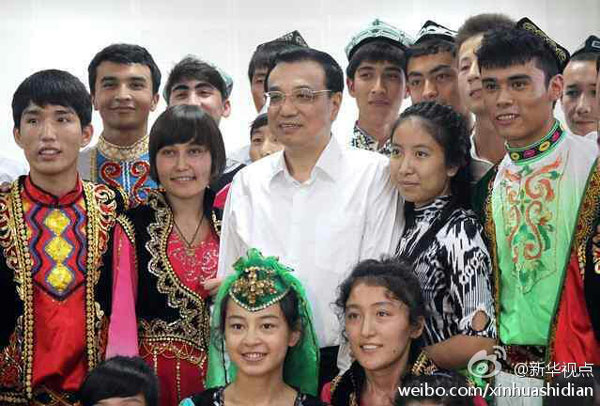 李克強：教師是知識的導(dǎo)師，生活的父母